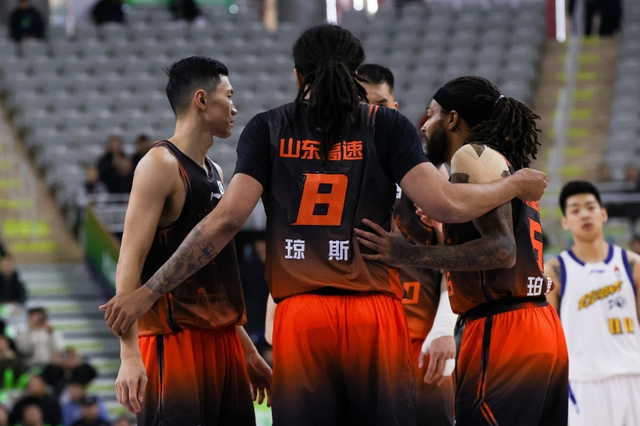 咪咕体育直播-山东男篮拒绝爆冷！全力击败广州，新外援CBA首秀，央视直播